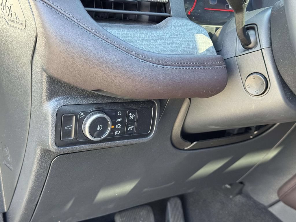 Used 2025 Ford Explorer Platinum AWD/4WD image 10