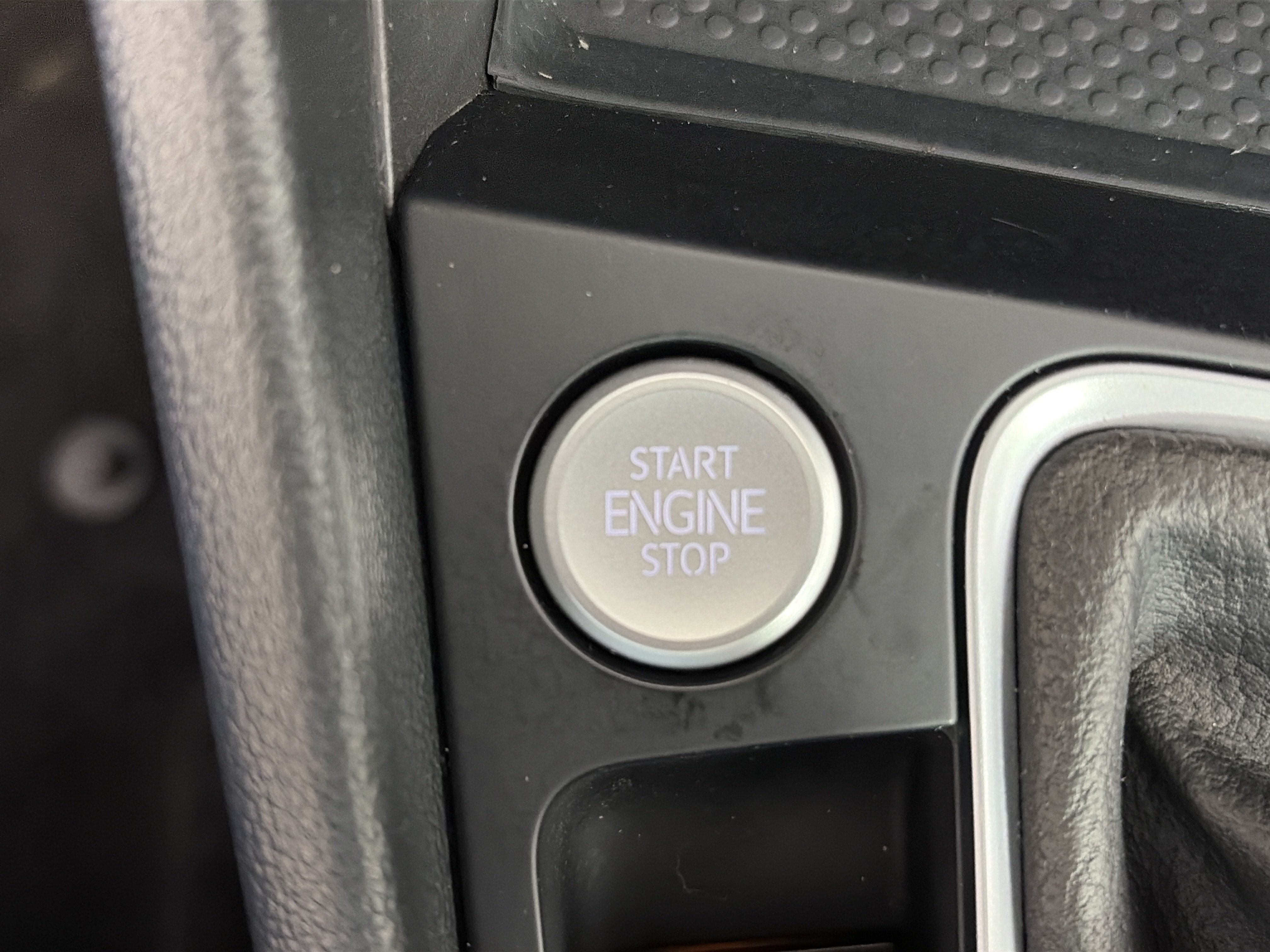 Used 2025 Volkswagen Jetta SE FWD image 29