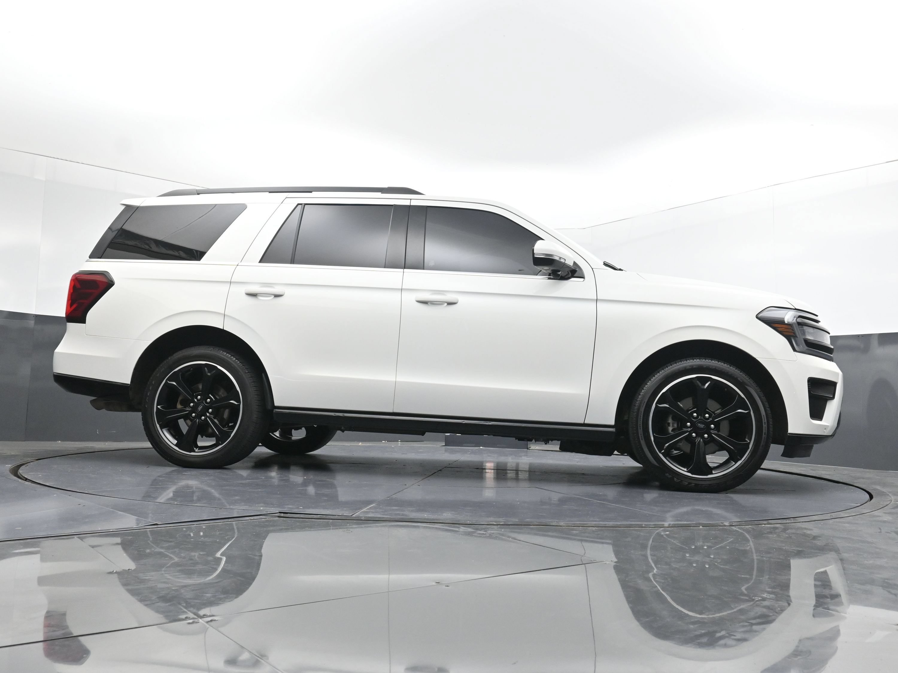 Used 2023 Ford Expedition Limited RWD image 33