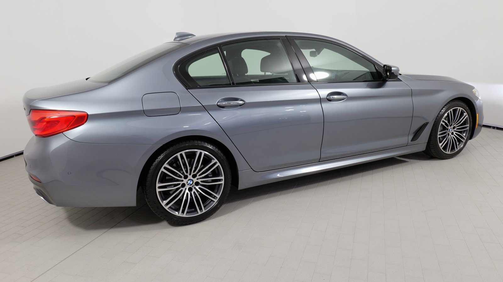 Used 2018 BMW 530i xDrive w/ M Sport Package image 25