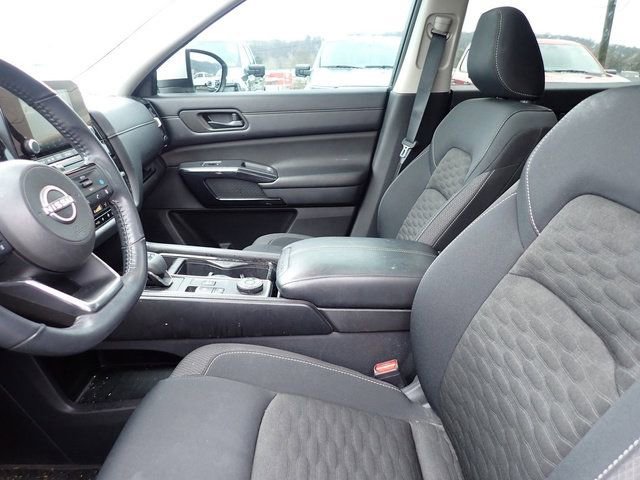 Used 2023 Nissan Pathfinder SV w/ SV Premium Package image 11