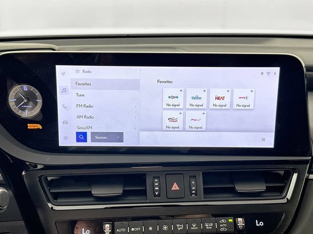 Used 2025 Lexus ES 300h w/ Technology Package FWD image 13