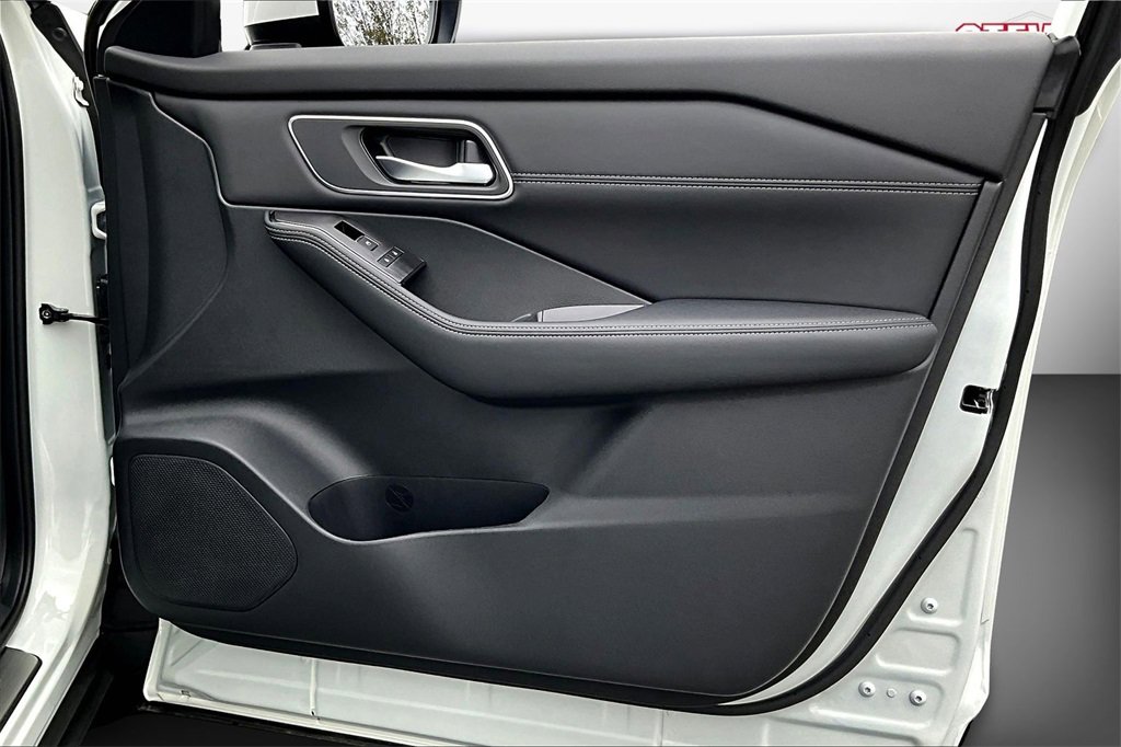 New 2026 Nissan Rogue Platinum image 31