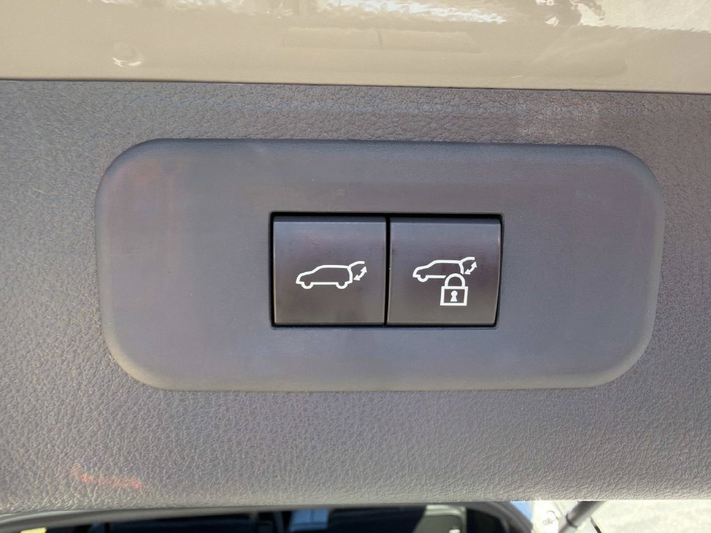 Used 2025 Lexus TX 500h AWD w/ Technology Package image 19
