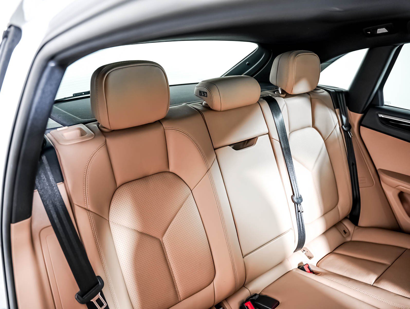 Certified 2025 Porsche Macan S AWD/4WD image 6