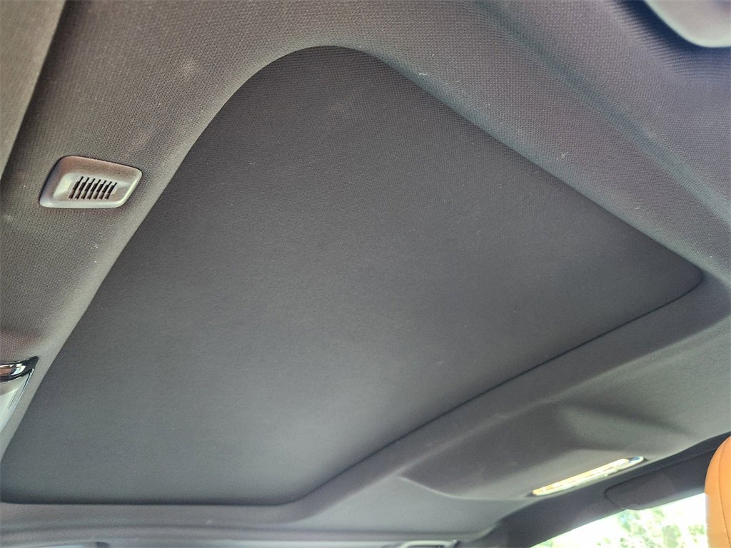 Used 2022 BMW 530e xDrive 530e iPerformance w/ M Sport Package image 21