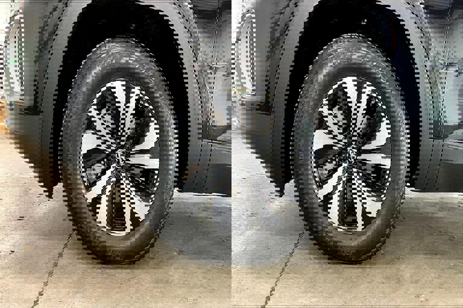 Used 2025 Volkswagen Atlas SE image 12