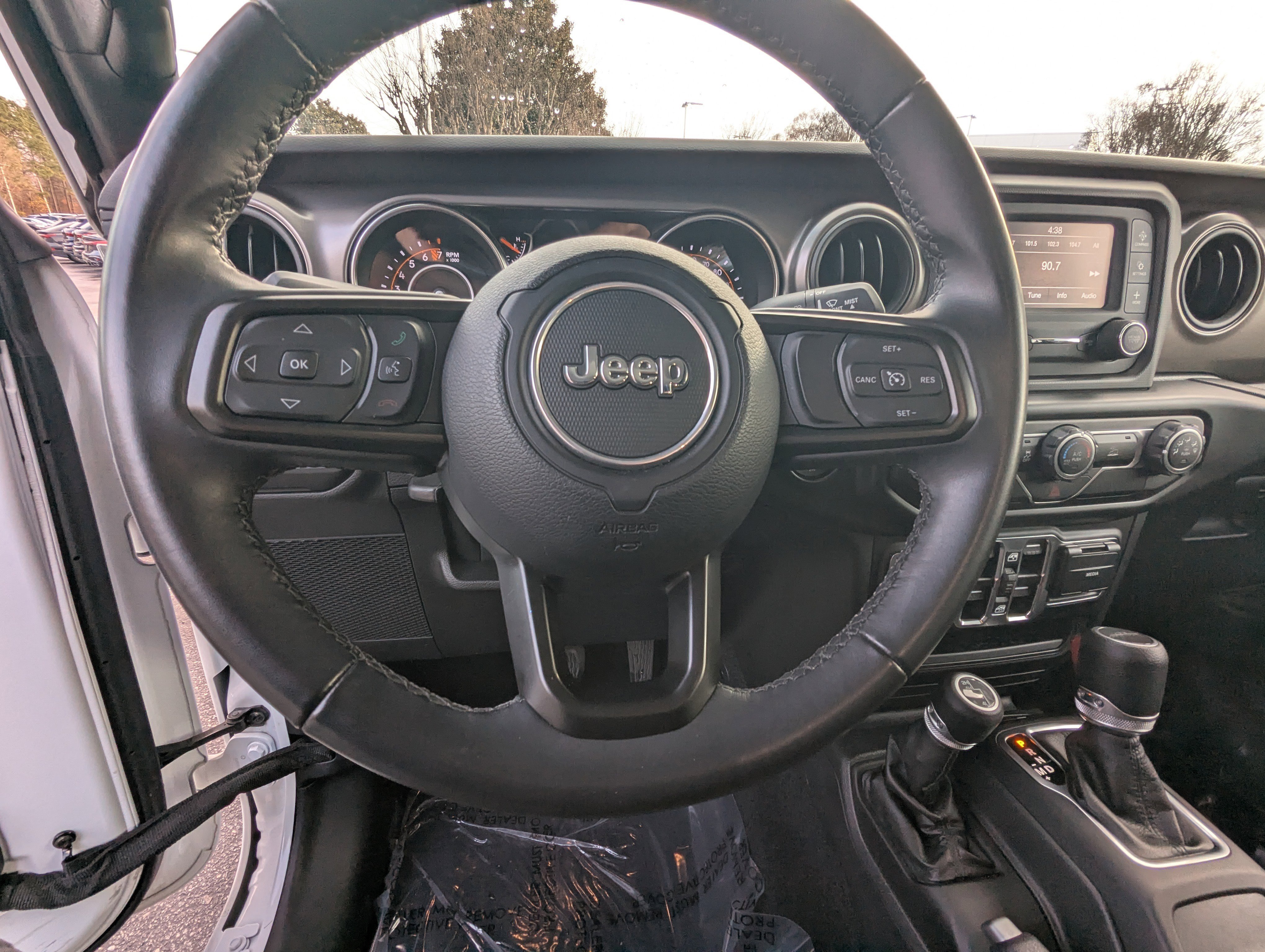 Used 2021 Jeep Gladiator Willys image 18