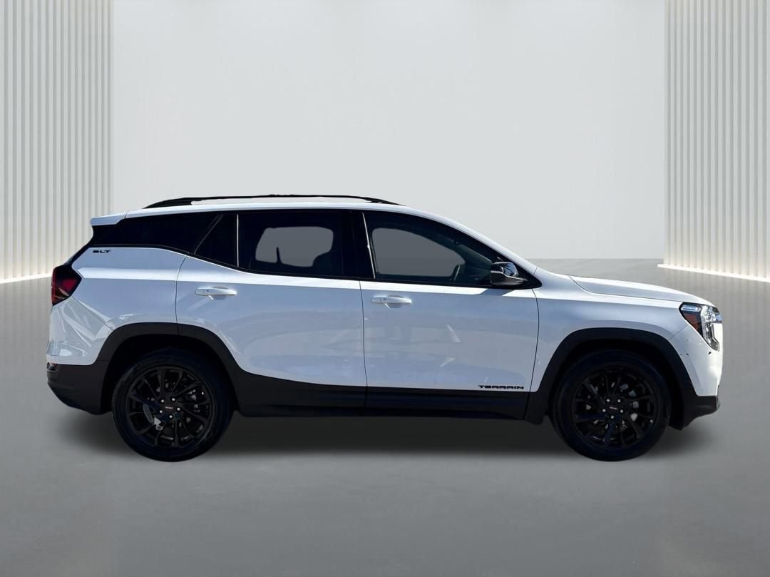 Used 2023 GMC Terrain SLT w/ Elevation Edition image 4