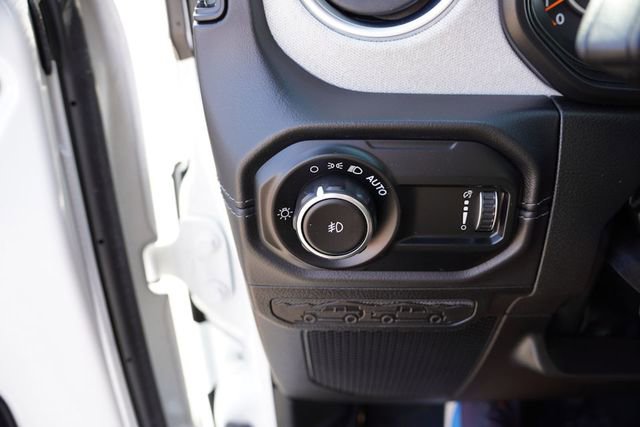 Used 2024 Jeep Wrangler Sahara image 21