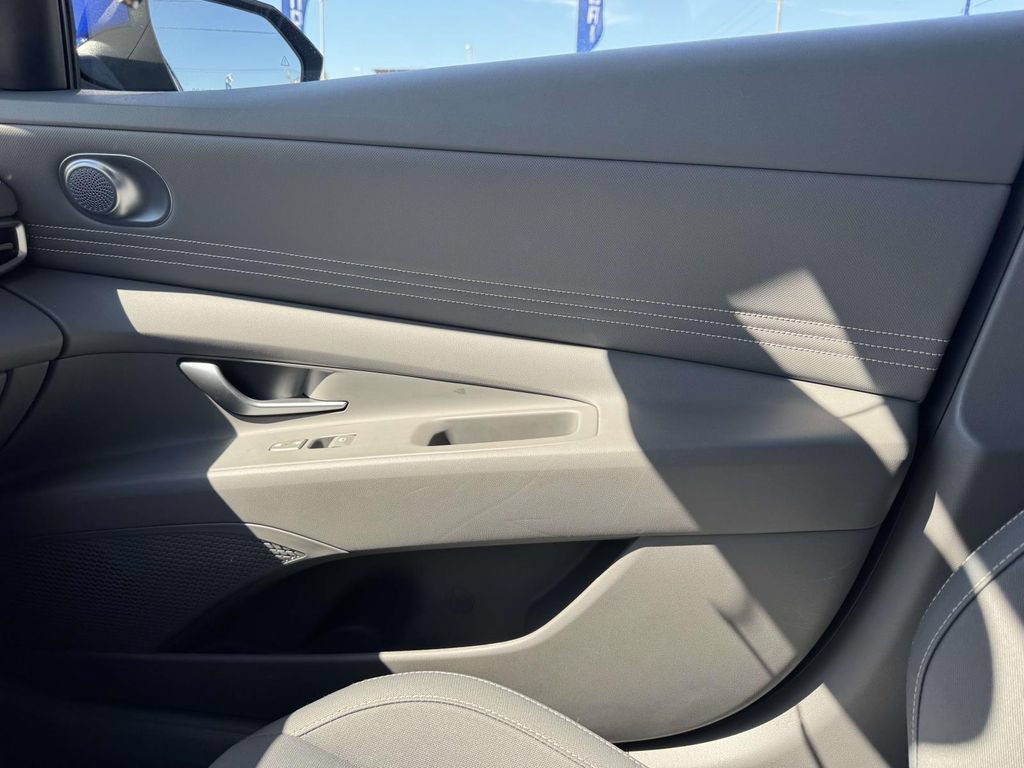 Used 2023 Hyundai Elantra SEL w/ Convenience Package FWD image 32
