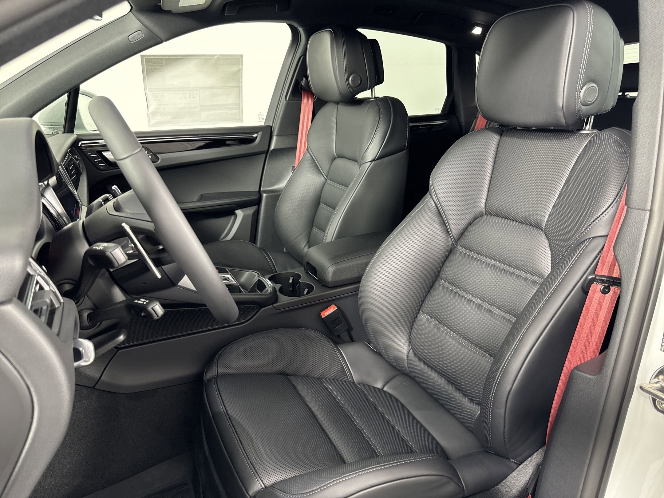 Used 2025 Porsche Macan image 5