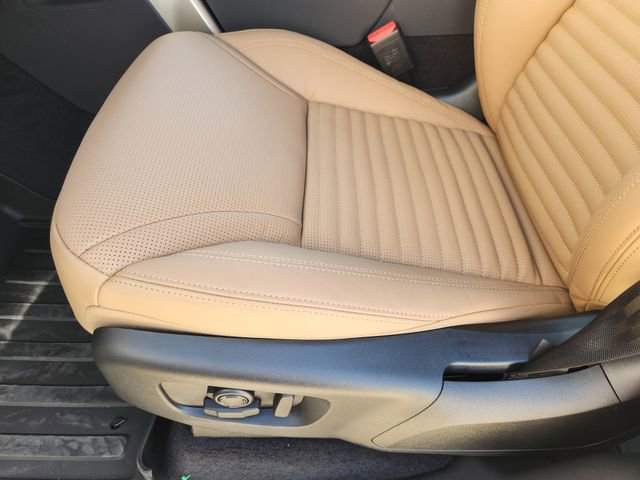 Used 2026 Land Rover Discovery Limited Edition image 17