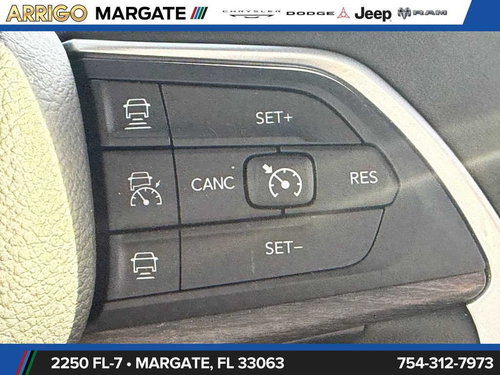 Used 2025 Jeep Grand Cherokee Limited w/ Luxury Tech Group II AWD/4WD image 30