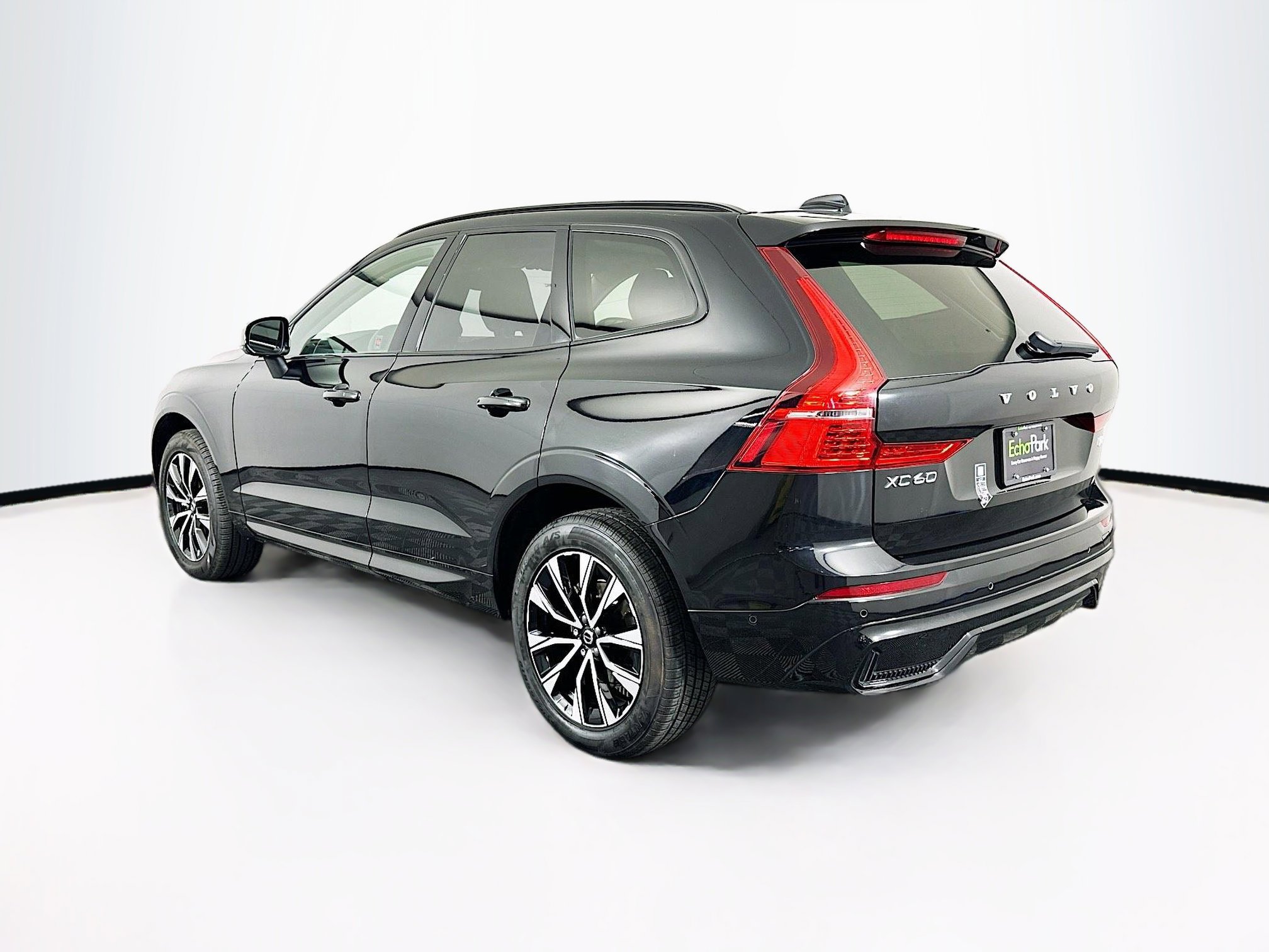 Used 2025 Volvo XC60 B5 Plus image 5