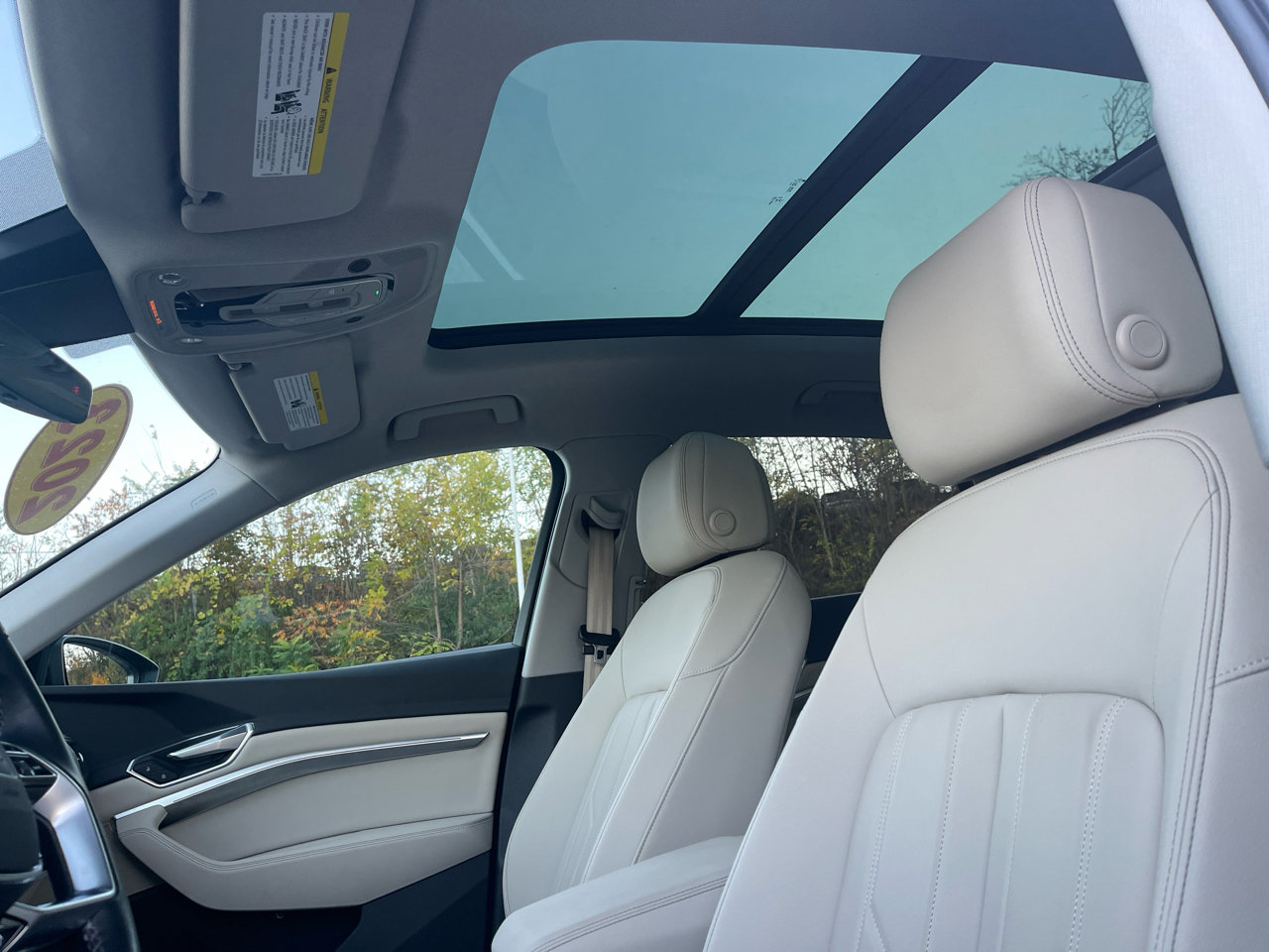 Used 2023 Audi e-tron Premium w/ Convenience Plus Package image 15