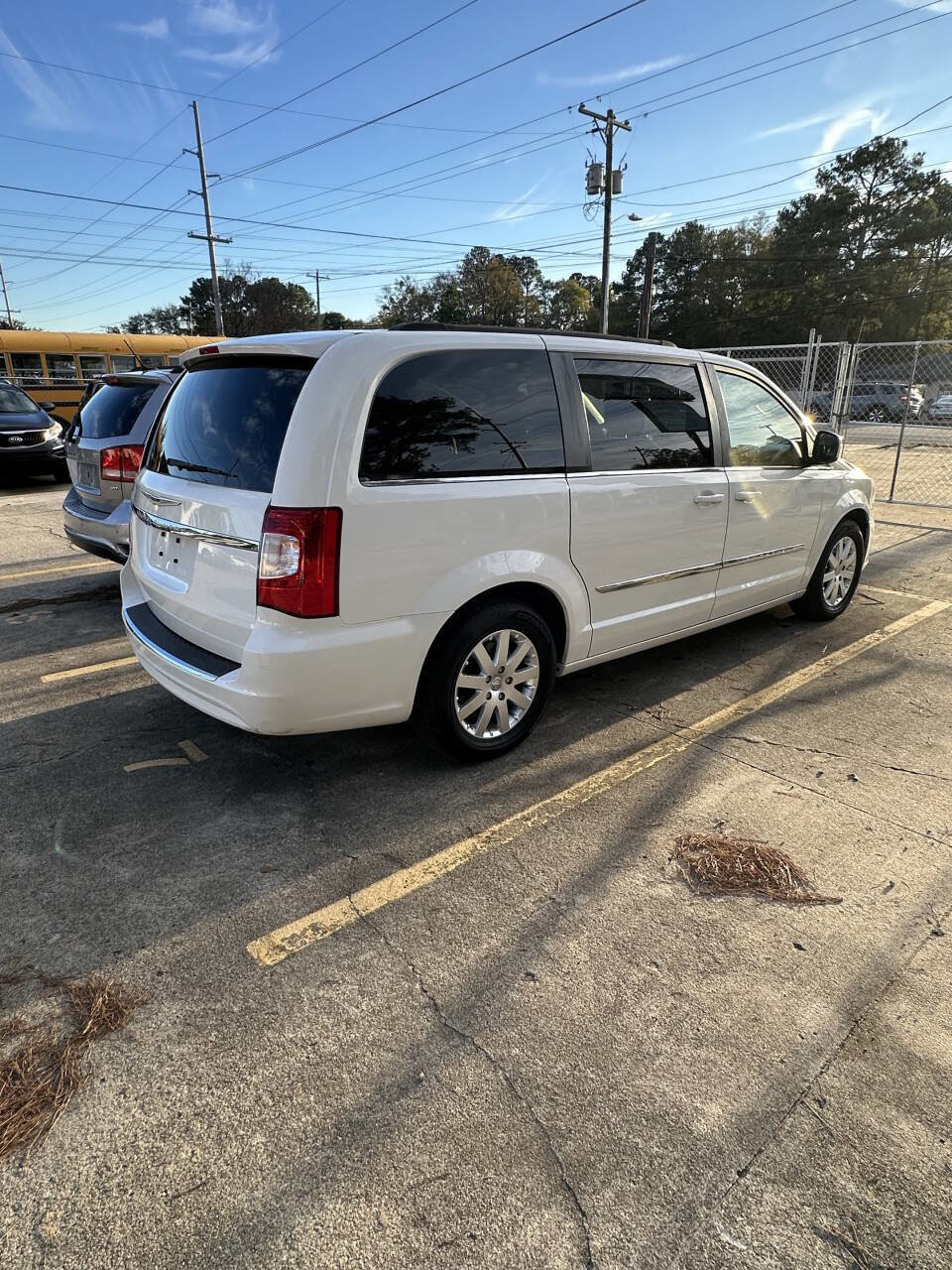 Used 2013 Chrysler Town & Country Touring image 6