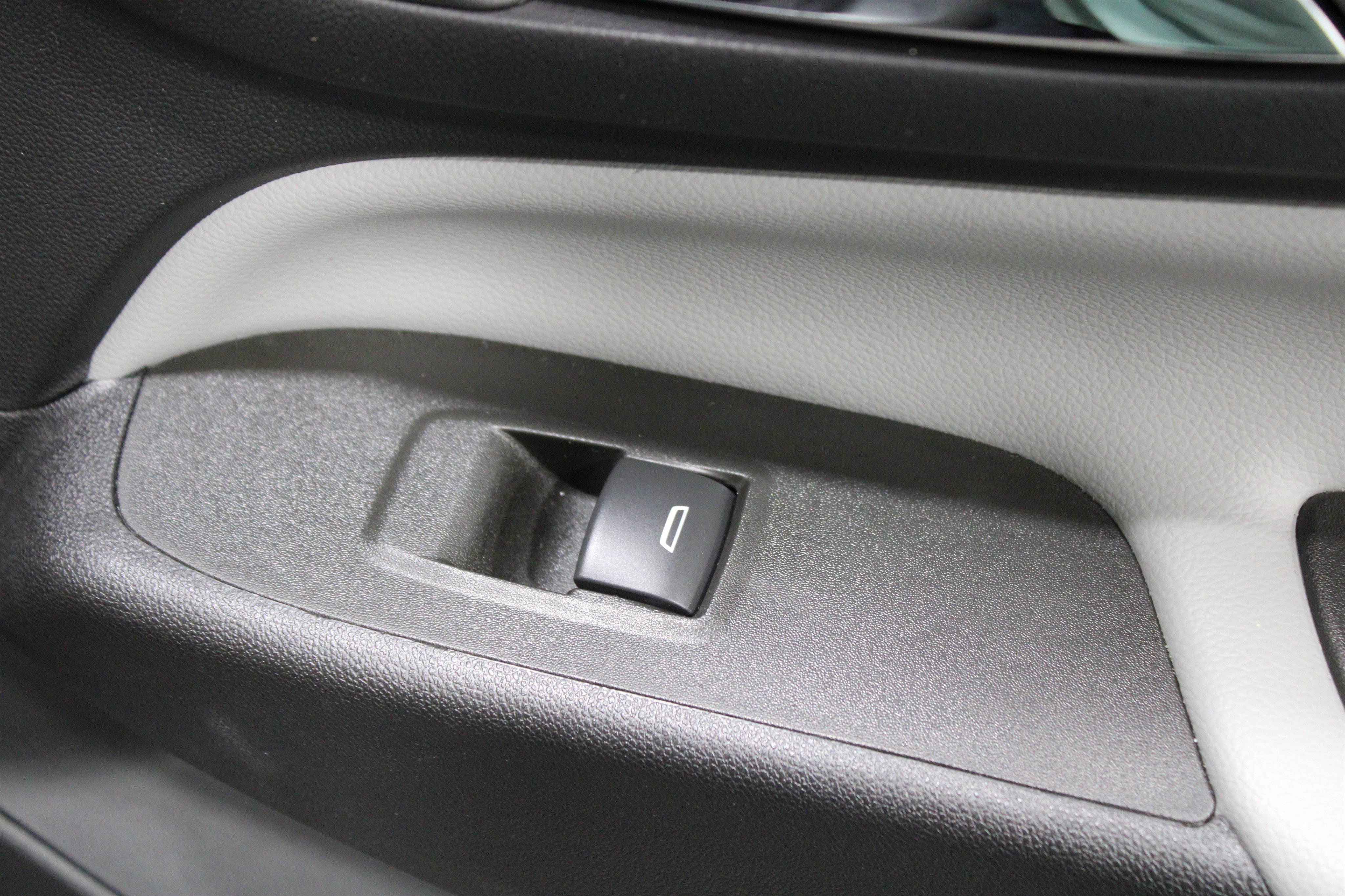 Used 2023 Chevrolet Equinox LT w/ LPO, Floor Liner Package image 26