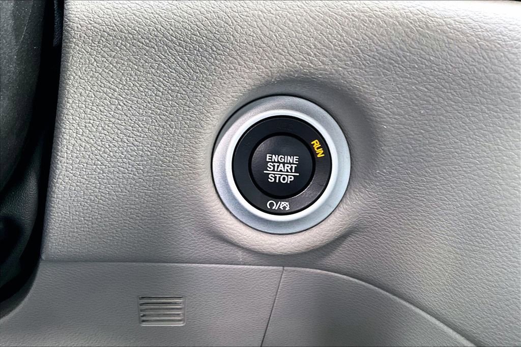 Used 2023 Chrysler Pacifica Touring-L image 33