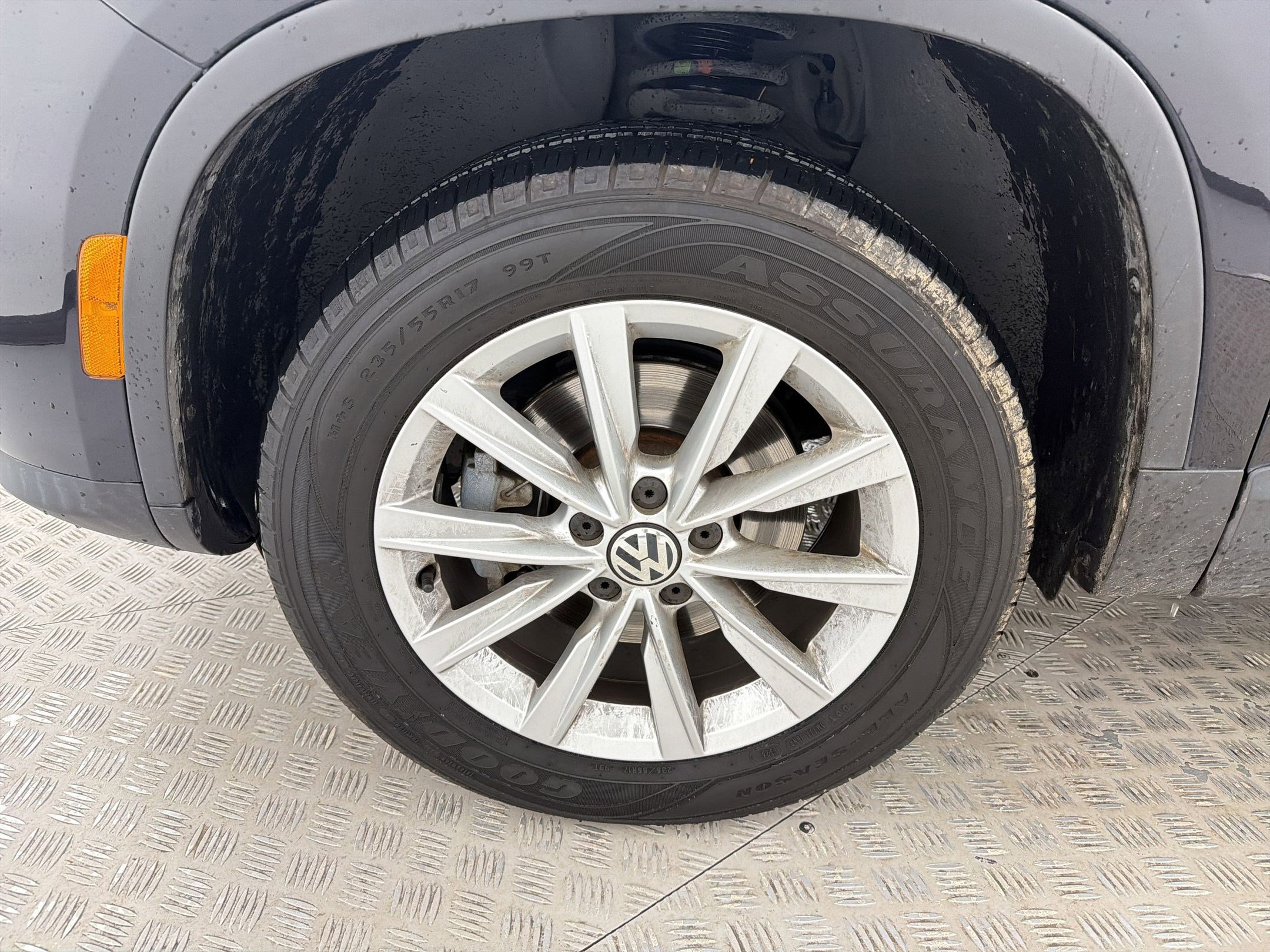 Used 2017 Volkswagen Tiguan S image 11