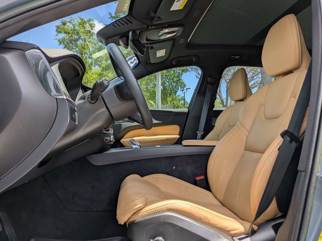 Used 2023 Volvo XC60 B5 Ultimate w/ Protection Package Premier AWD/4WD image 2