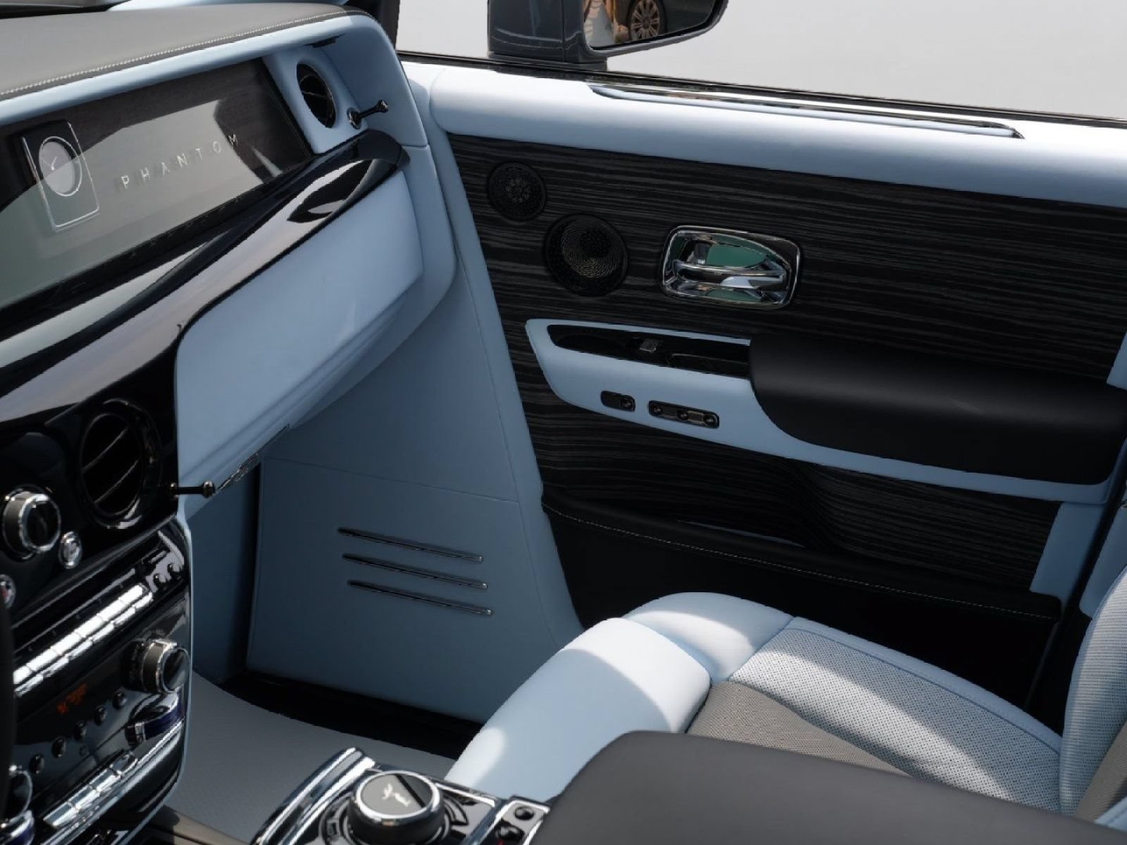 Certified 2024 Rolls-Royce Phantom Sedan w/ The Phantom Package RWD image 18