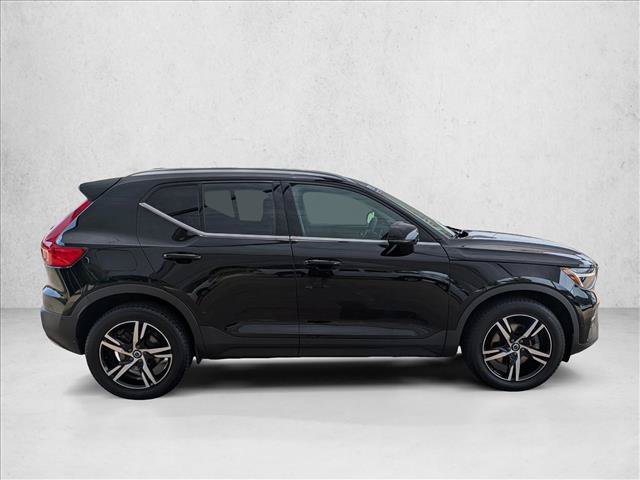 Used 2023 Volvo XC40 B5 Plus w/ Driver Assist Package AWD/4WD image 4