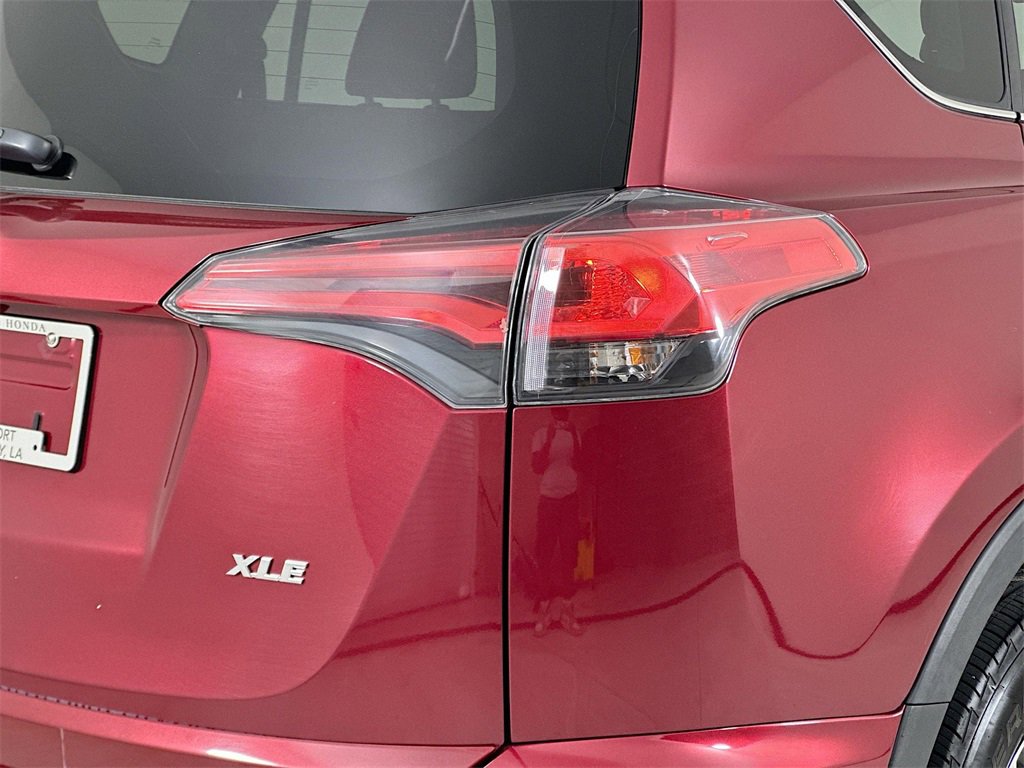 Used 2018 Toyota RAV4 XLE image 6