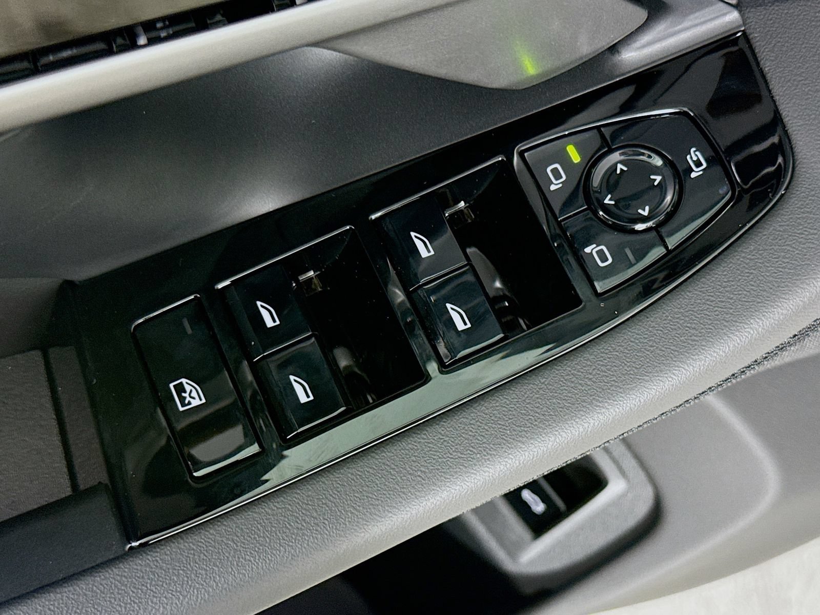 Used 2026 BMW 530i RWD image 18