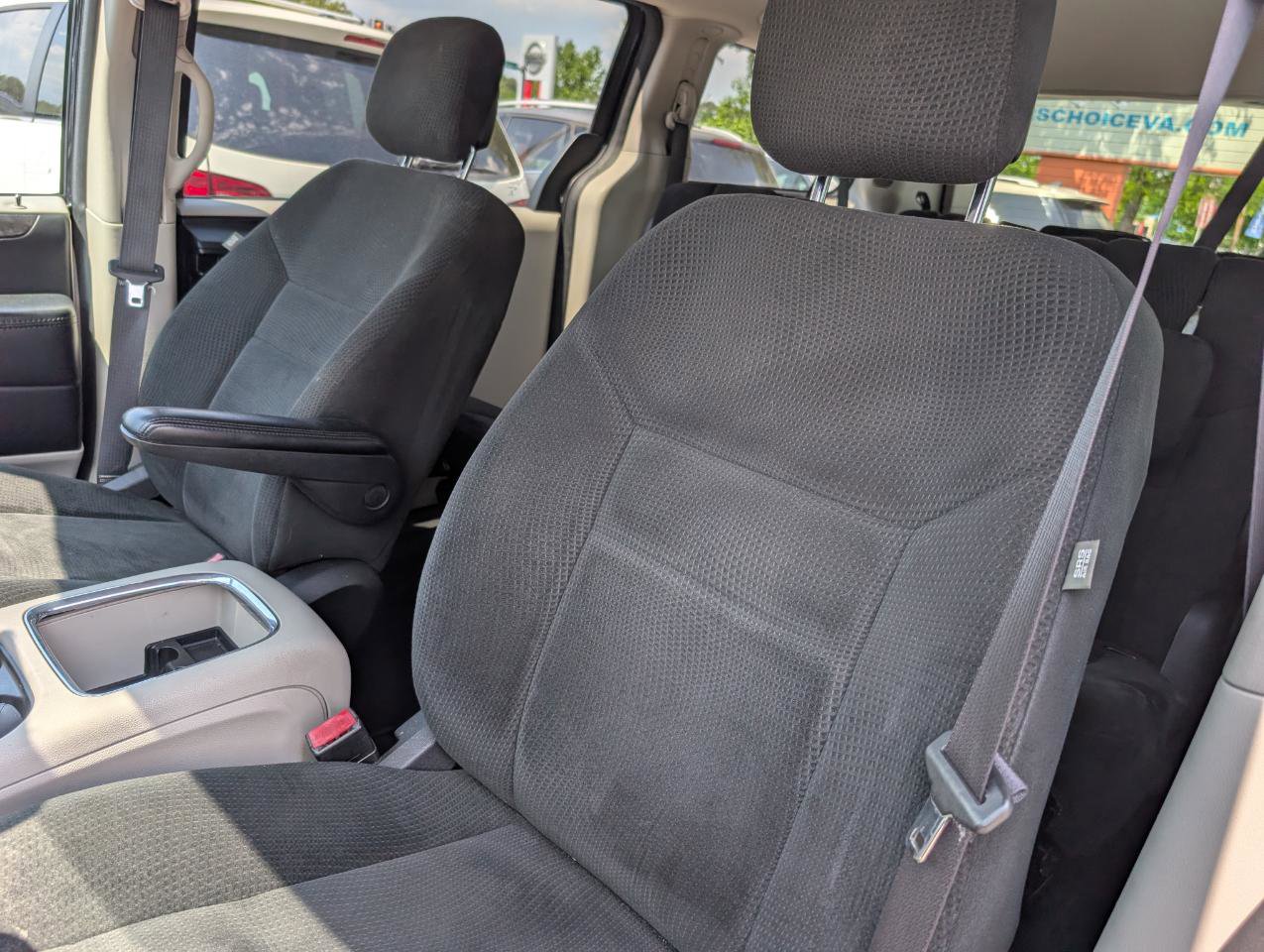 Used 2015 Dodge Grand Caravan SXT FWD image 16