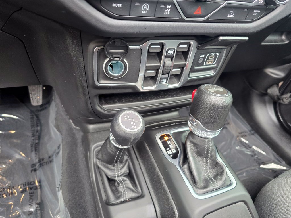 Used 2026 Jeep Wrangler Unlimited Sahara AWD/4WD image 26