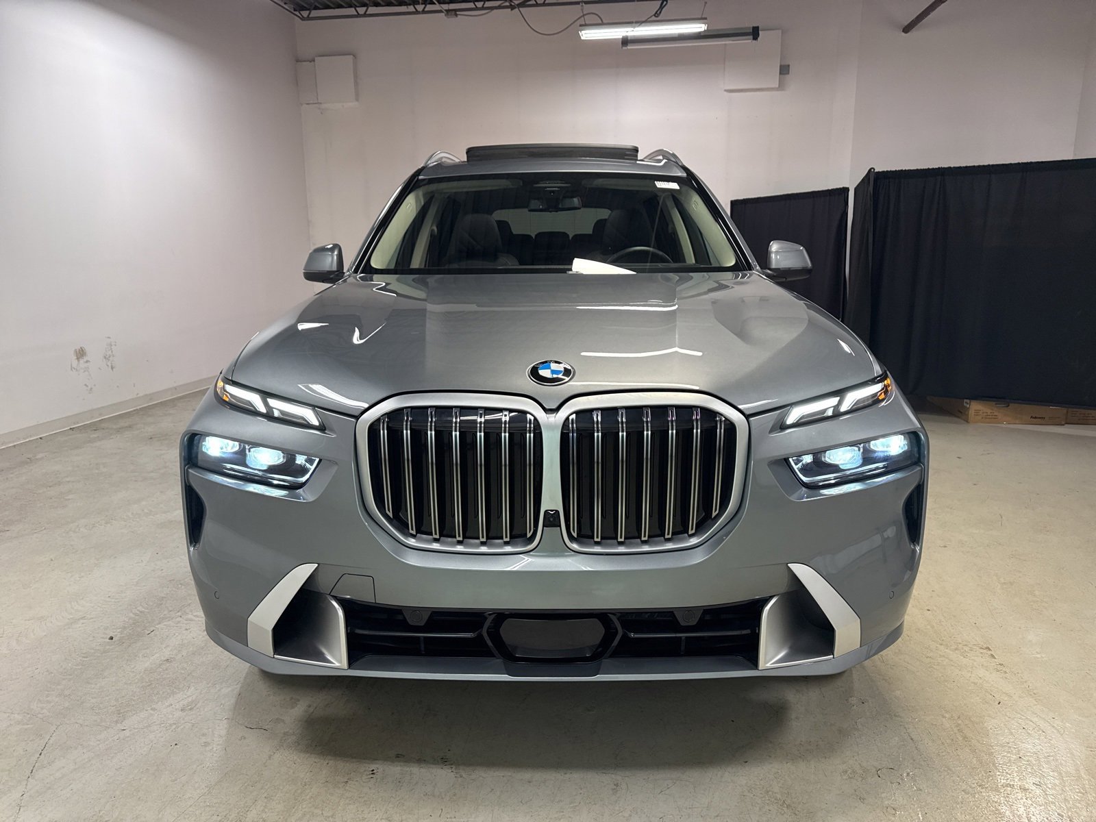 Used 2025 BMW X7 xDrive40i w/ Premium Package image 10