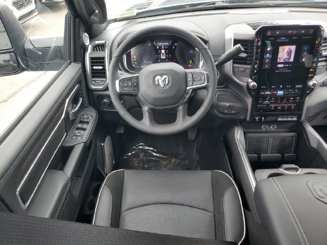 New 2026 RAM 3500 Laramie AWD/4WD image 19