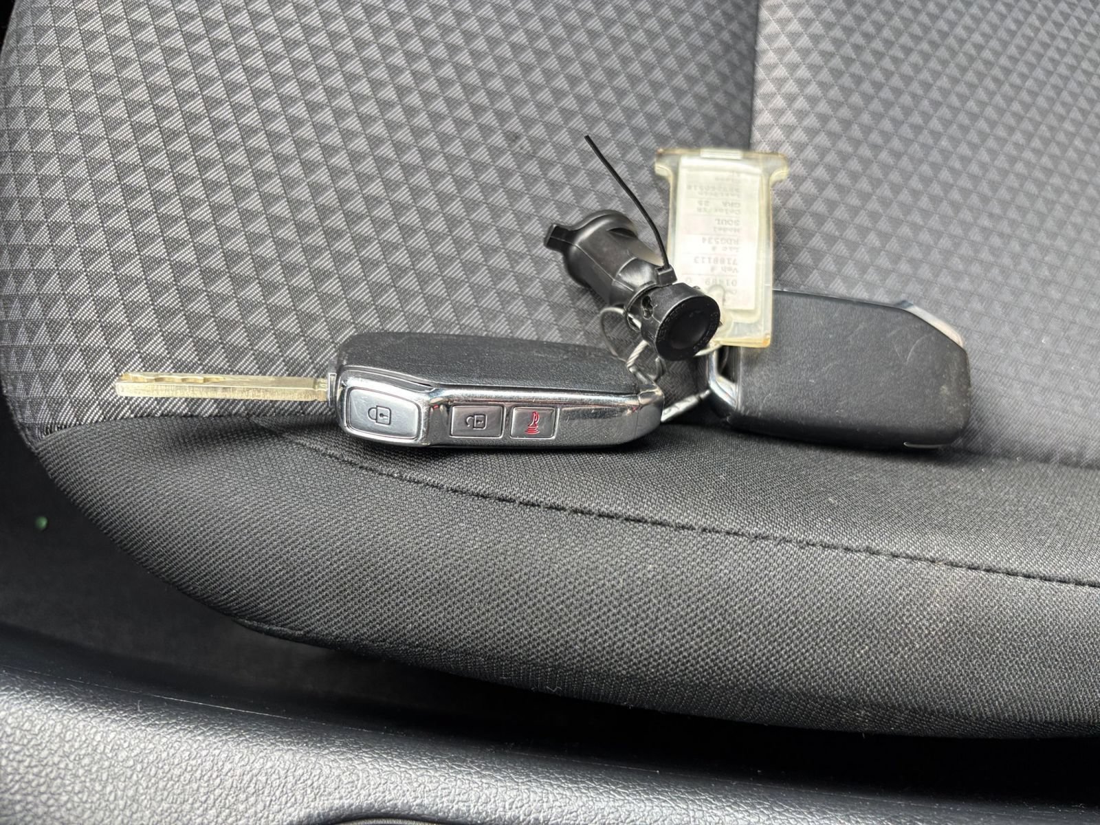 Used 2025 Kia Soul LX w/ LX Technology Package FWD image 20