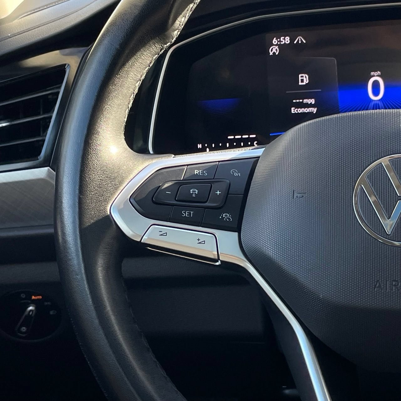 Used 2024 Volkswagen Jetta SE FWD image 14