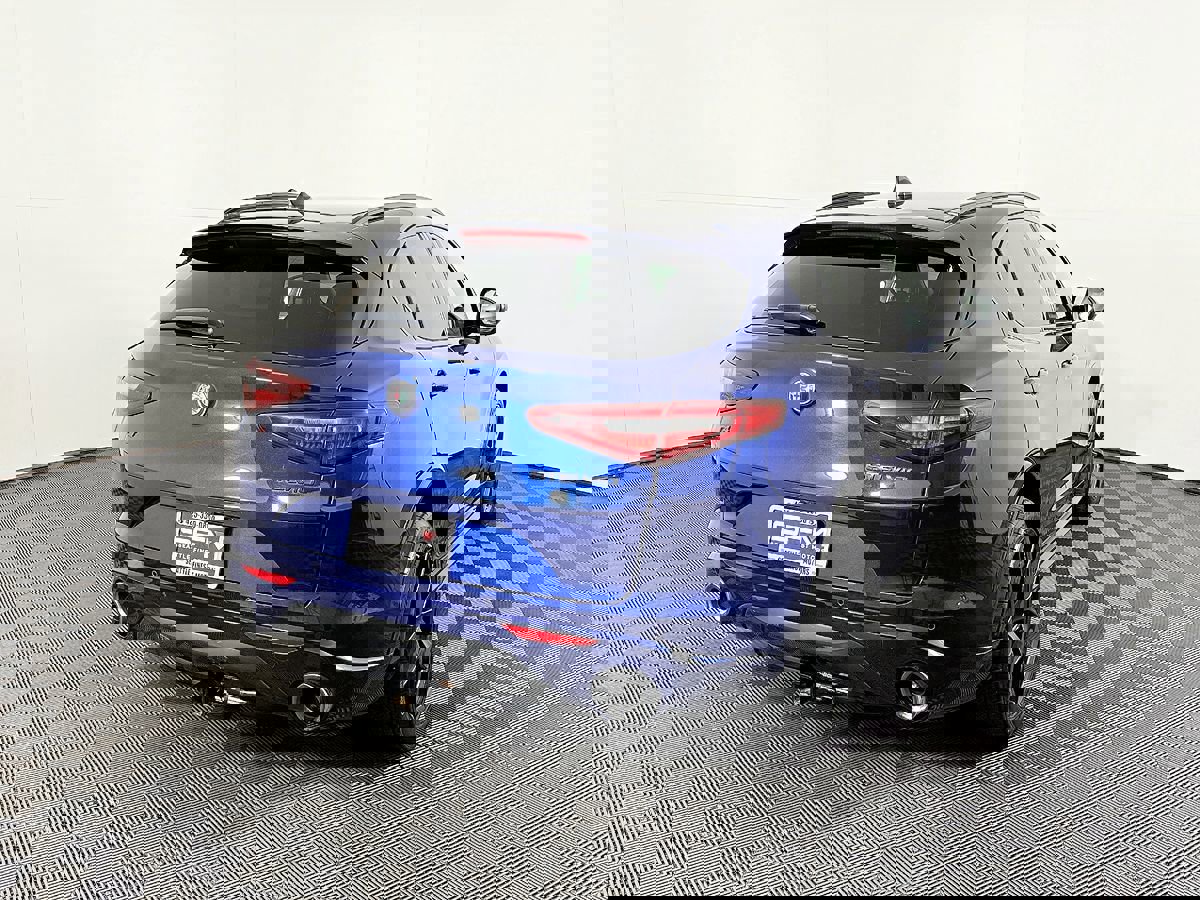 Used 2021 Alfa Romeo Stelvio Ti w/ Premium Package image 8