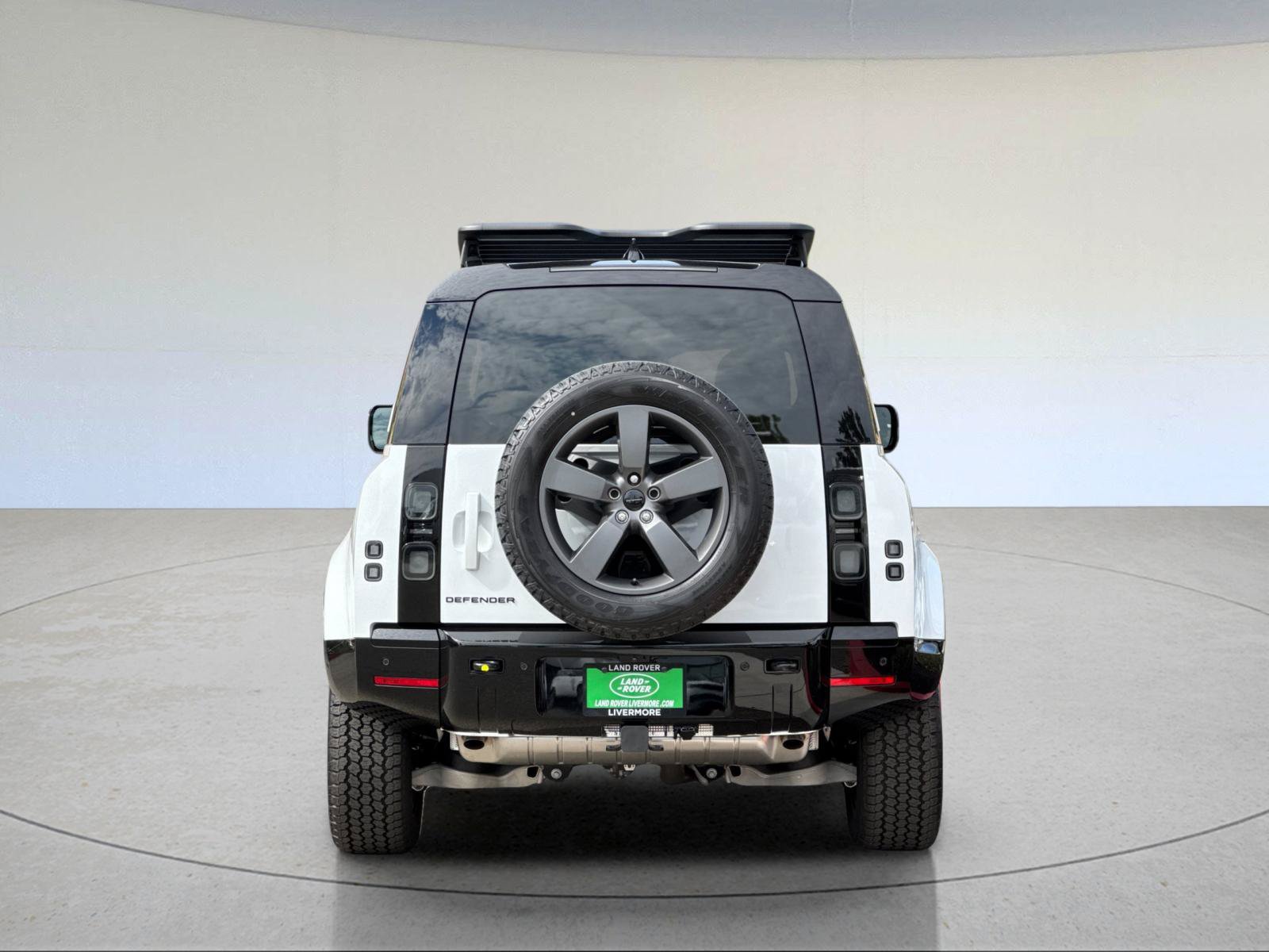 New 2026 Land Rover Defender 110 X-Dynamic SE AWD/4WD image 5