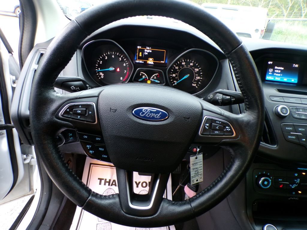 Used 2016 Ford Focus SE w/ SE Cold Weather Package FWD image 13