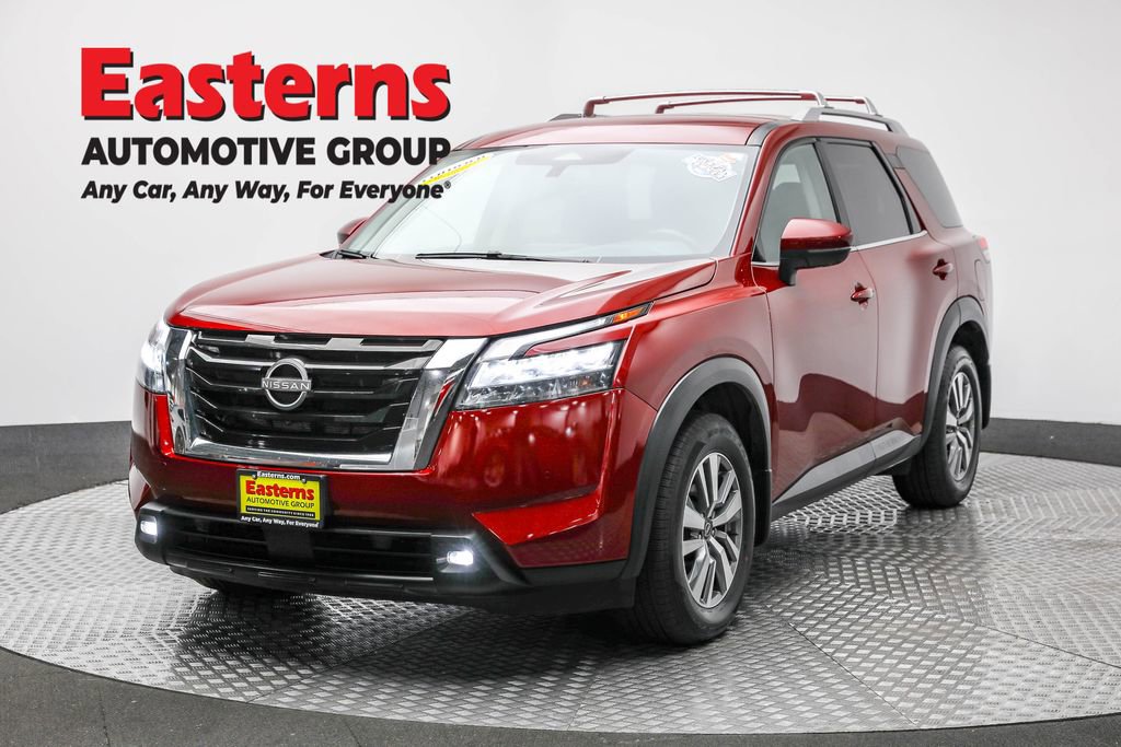Used 2022 Nissan Pathfinder SL image 1