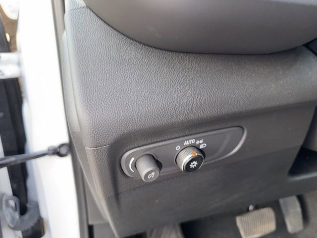 Used 2023 Buick Envision Essence image 31