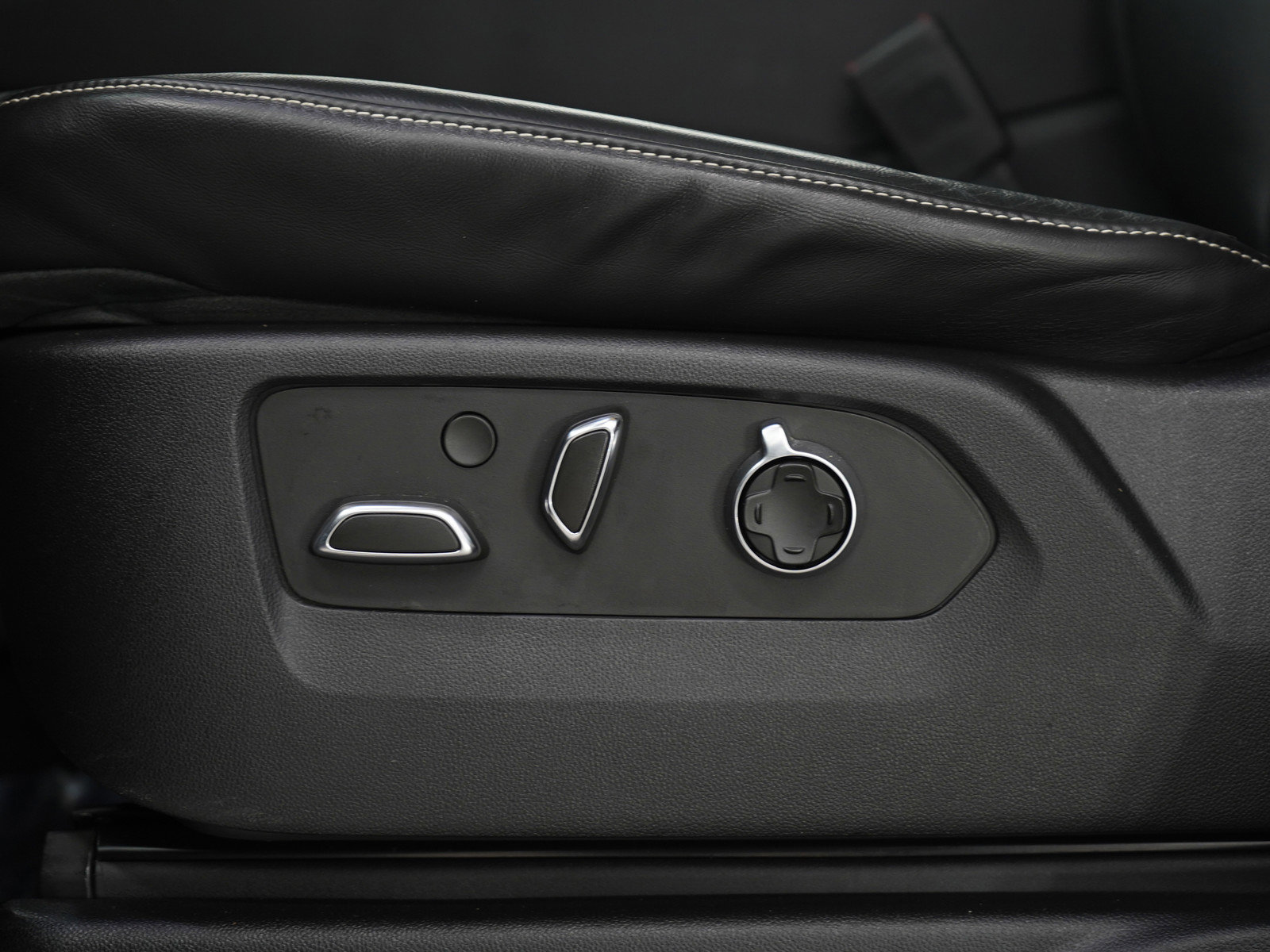 Used 2021 Cadillac Escalade ESV Sport Platinum image 29