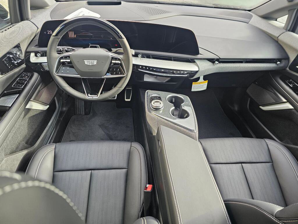 New 2026 Cadillac Optiq Luxury 2 image 22