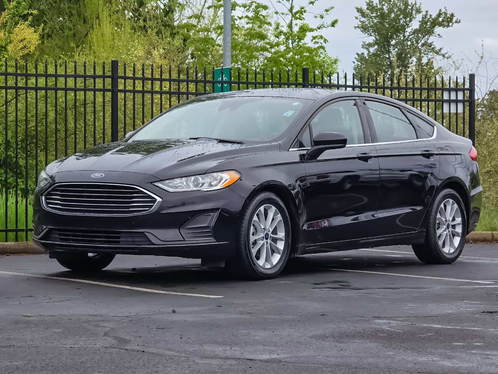 Used 2020 Ford Fusion SE FWD image 9