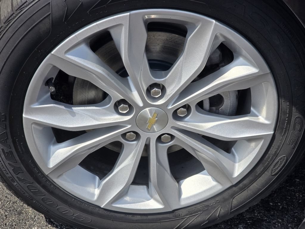 Used 2022 Chevrolet Malibu LT FWD image 7