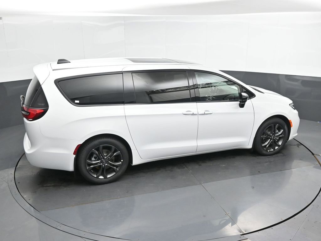 New 2026 Chrysler Pacifica Select image 32