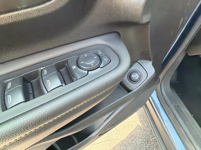 Used 2024 GMC Terrain SLT AWD/4WD image 15