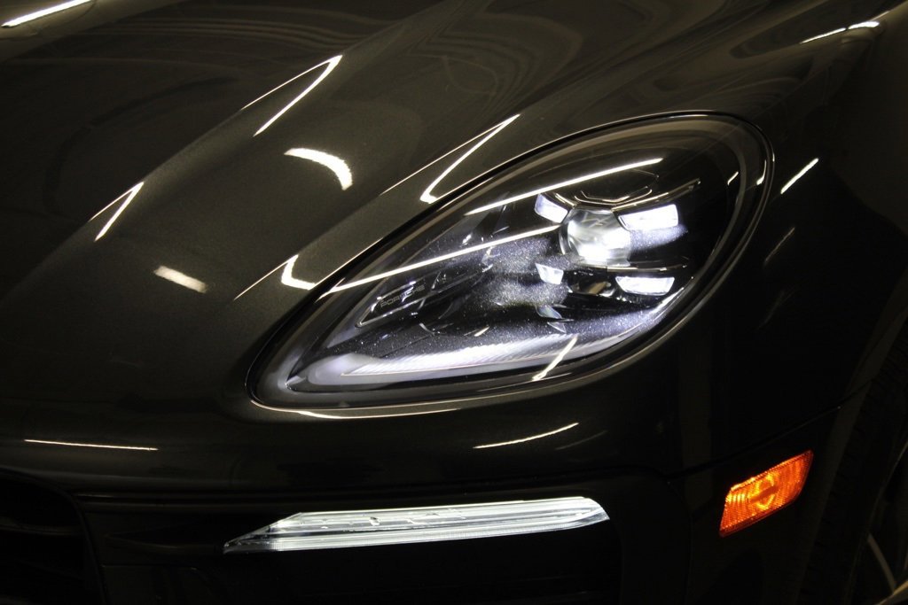 Certified 2022 Porsche Macan image 11