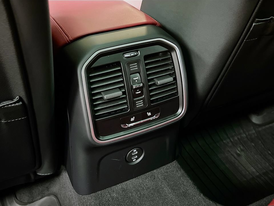 New 2026 Porsche Macan Turbo AWD/4WD image 27