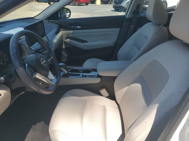 Used 2024 Nissan Altima 2.5 SV w/ SV Premium Package FWD image 16