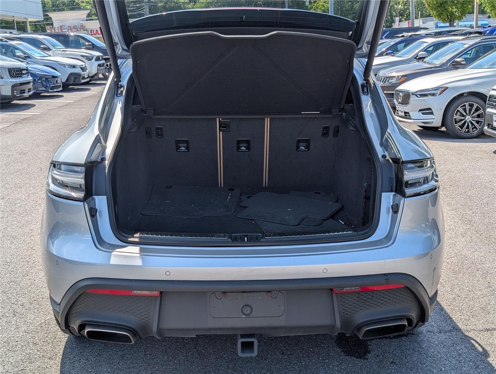 Used 2024 Porsche Macan AWD/4WD image 13